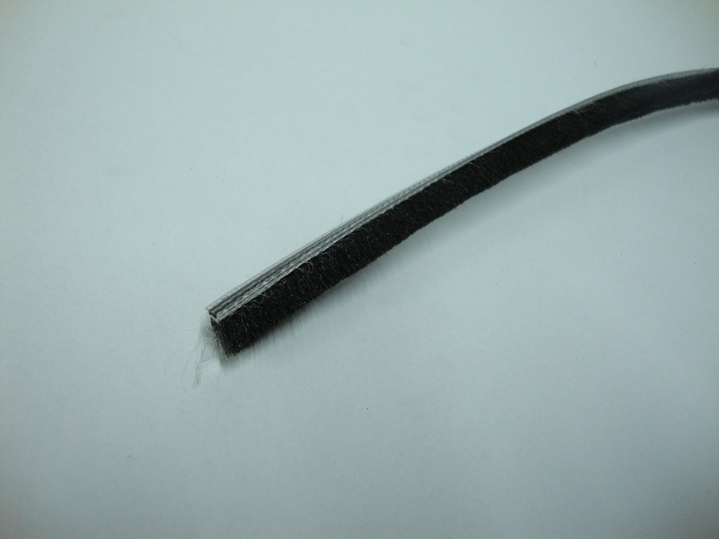 [25-0-1062-645] Bürstendichtung mit Mittelsteg 4,8 x 7,25mm (10m)